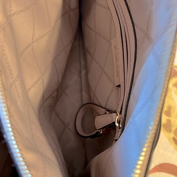 Michael Kors Dusty Pink 3 Way Handbag - Picture 5 of 6